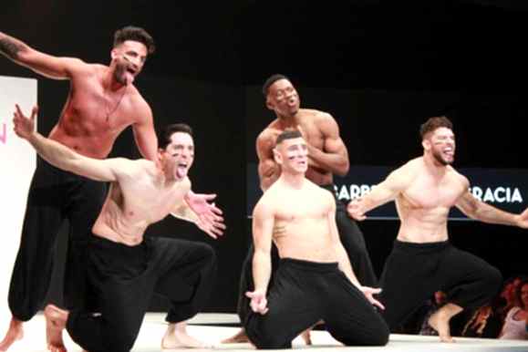 Mumbai Barberia de Gràcia, en el Collage Show Solidario