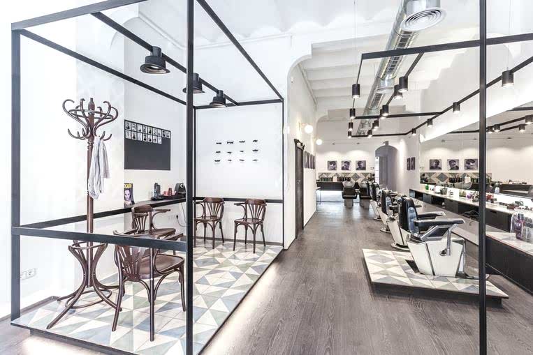 Interior d ela barberia mostrando todos los epacios